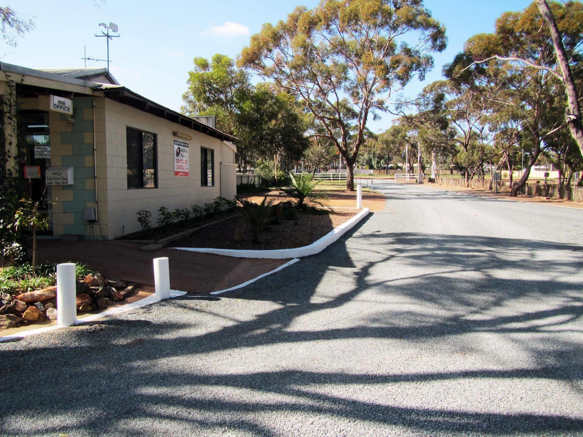 Acclaim Gateway Caravan Park Dundas Buitenkant foto