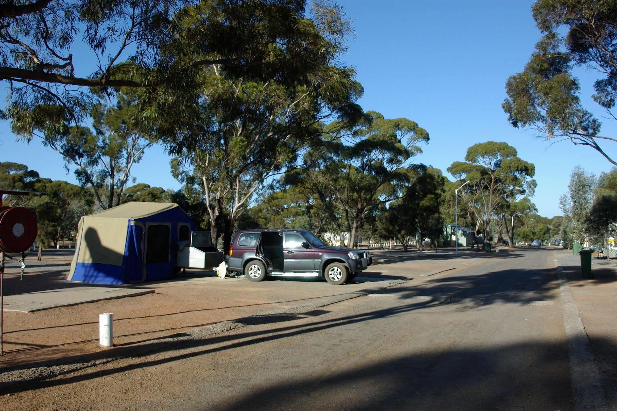 Acclaim Gateway Caravan Park Dundas Buitenkant foto